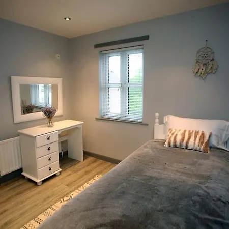 Luxury Townhouse: L/Derry City Bt48 7Jx Exterior photo