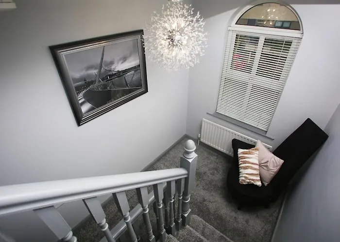 Luxury Townhouse: L/Derry City Bt48 7Jx