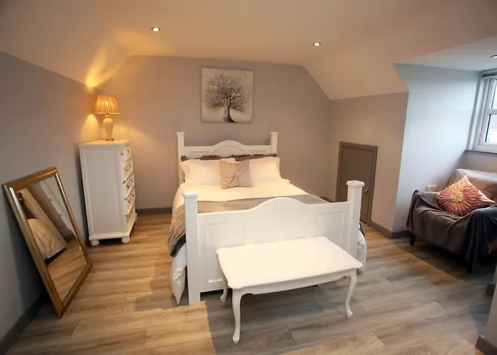 Luxury Townhouse: L/Derry City Bt48 7Jx
