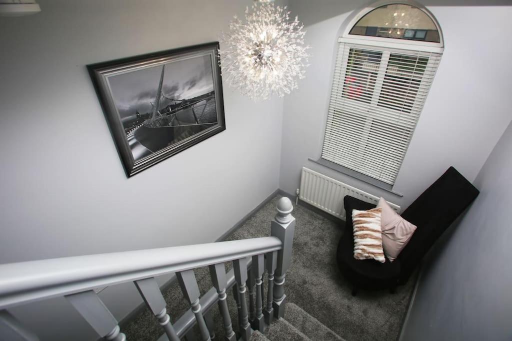 Luxury Townhouse: L/derry Bt48 7jx Apartment *
