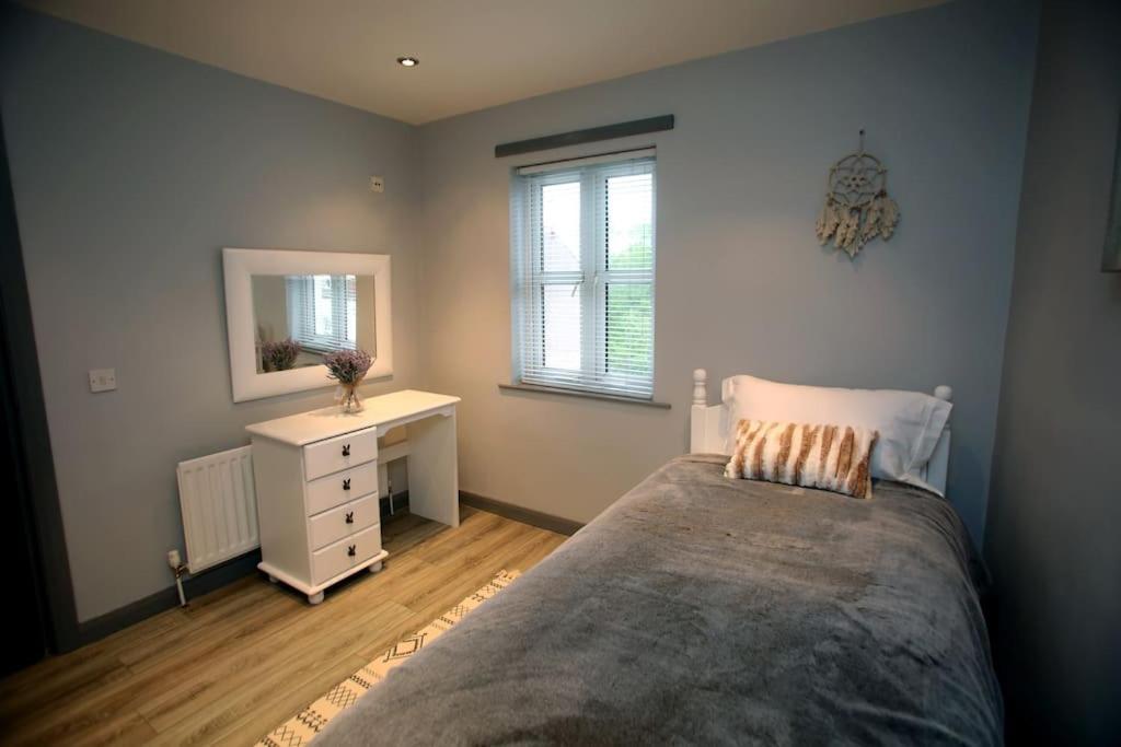 Apartment Luxury Townhouse: L/derry Bt48 7jx Londonderry