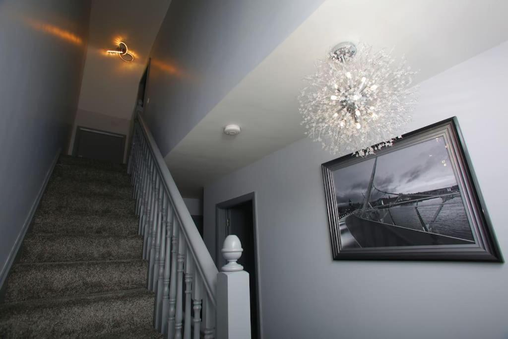 Luxury Townhouse: L/derry Bt48 7jx Apartment *
