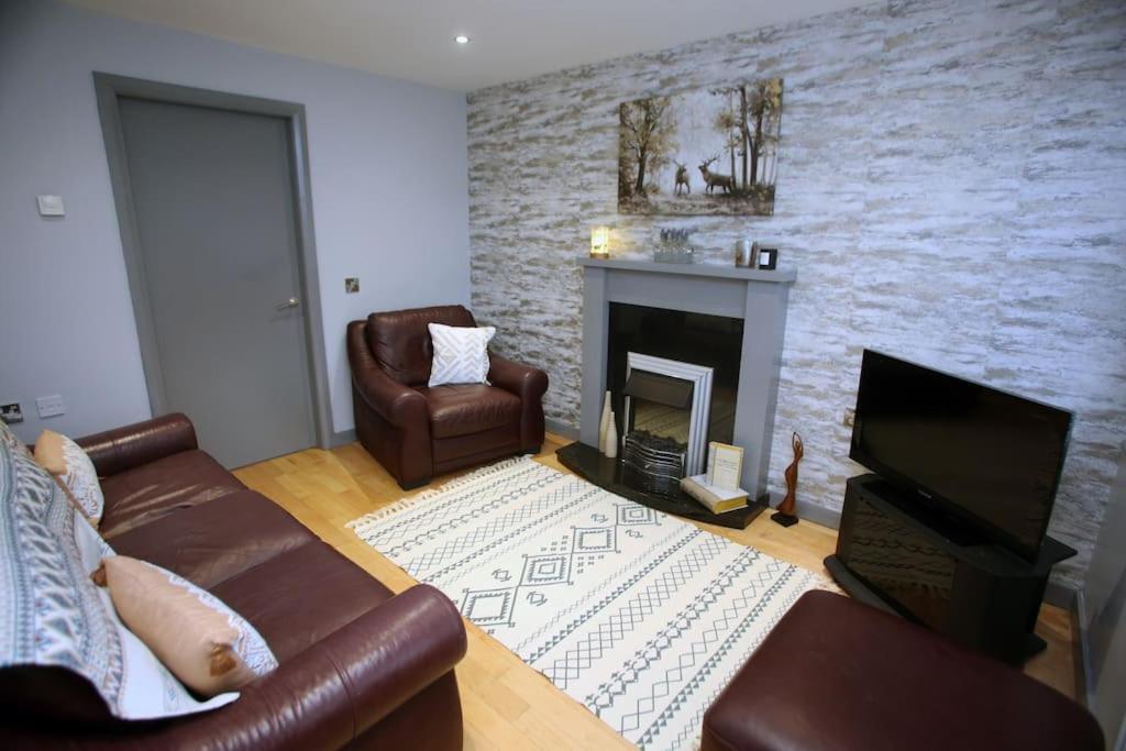 Luxury Townhouse: L/derry Bt48 7jx Apartment *